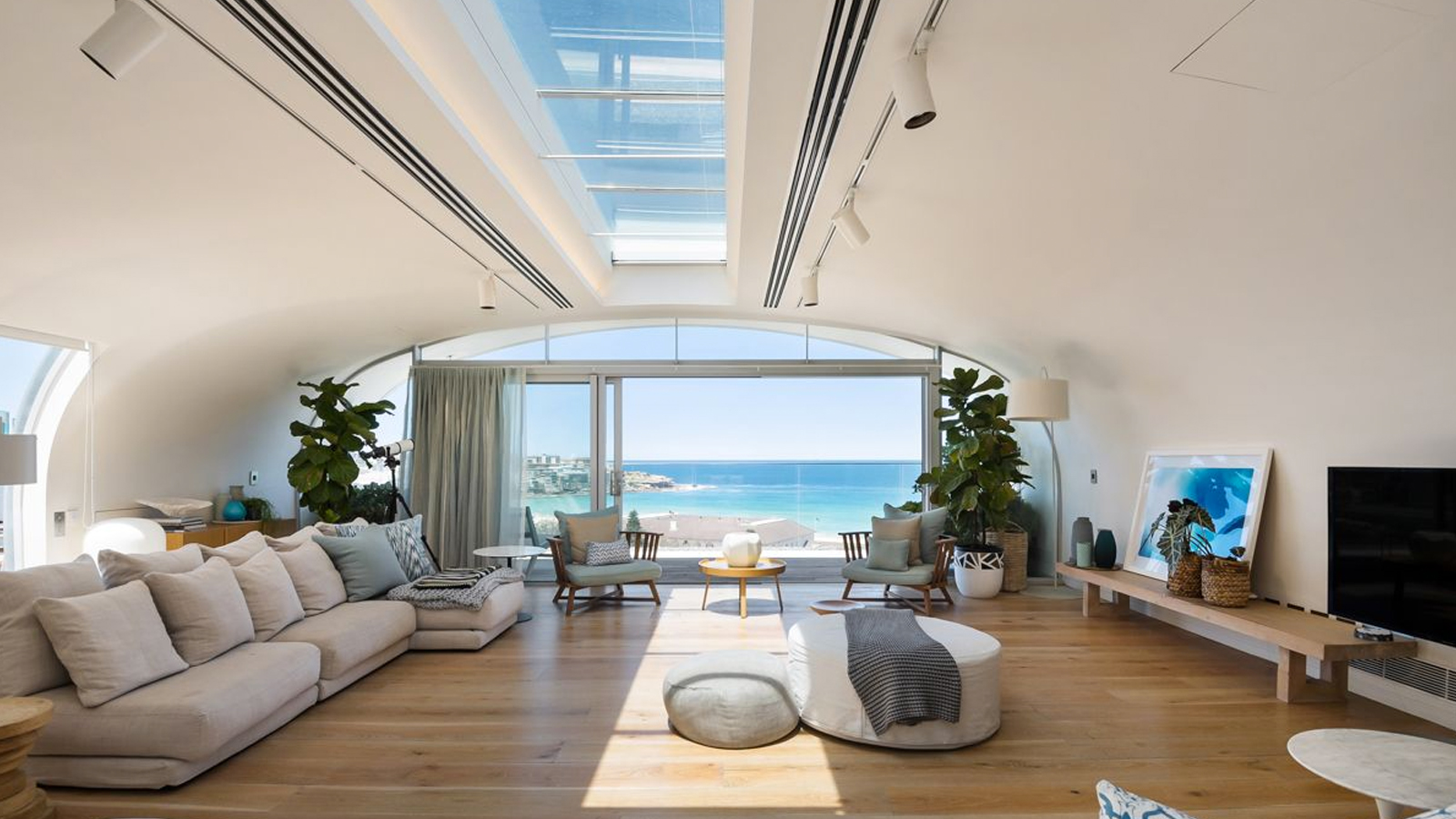 $13,500 A Week Bondi Beach Rental Is The Perfect ‘Kick On’ Pad