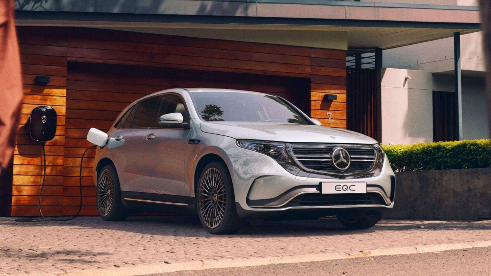 Australian Car Dealers Are Taking The P*ss Right Now DMARGE