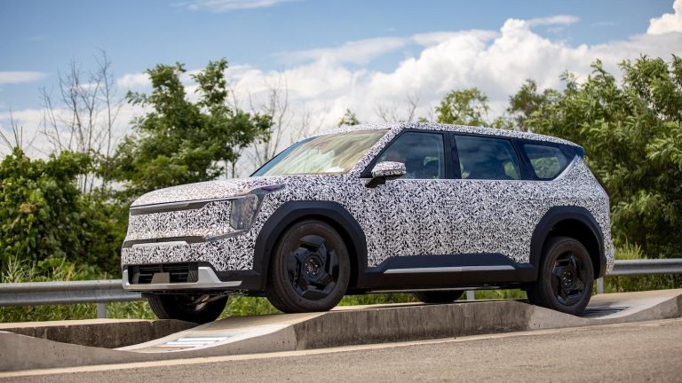 Kia EV9 Australia Off Road Capable Electric SUV Could Threaten Toyota 2025-kia-ev9-ambur-bettine