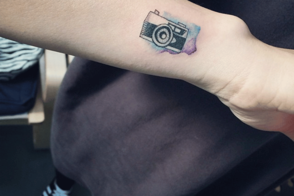 Camera Shutter Small Tattoo Source @tattooist_doy via Instagram