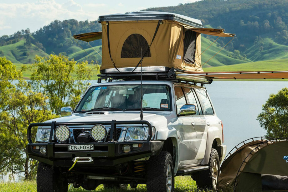 Image of a white Nissan Patrol with a Kings Kwiky rooftop tent on top