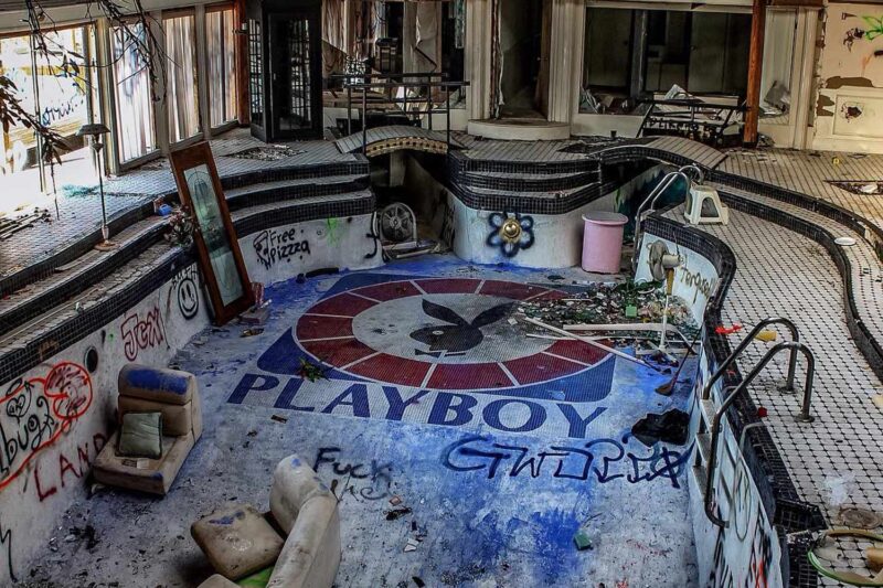 Abandoned Playboy-Themed Mansion From 1972 ‘Has Definitely Seen Some Sh*t’