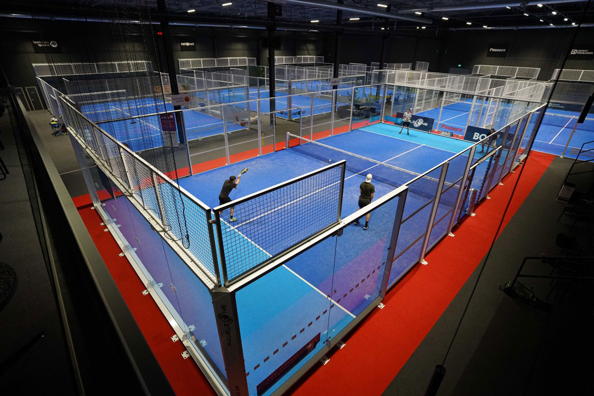 Panoramic view of a padel court, with two teams playing.