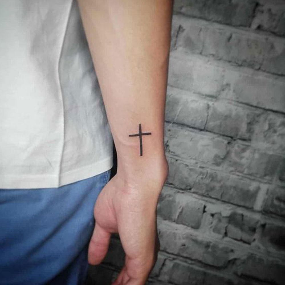 90 Amazing Wrist Tattoos: Meaning & Unique Examples For 2023 - DMARGE
