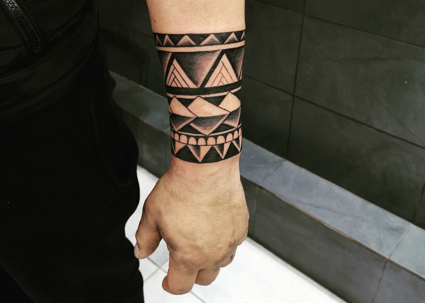 90 Epic Wrist Tattoos for Men In 2023 - DMARGE