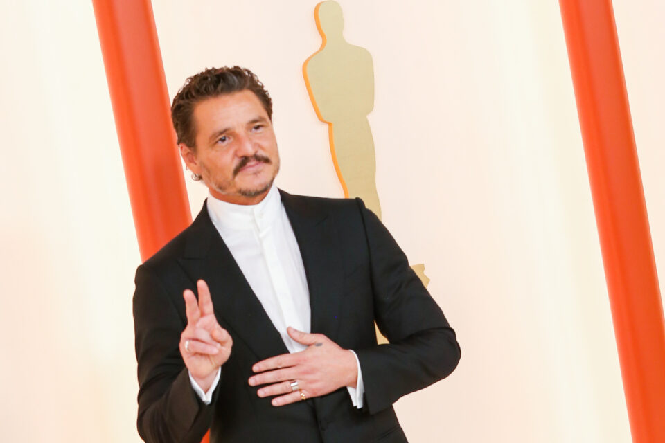 Pedro Pascal Angers Fashionistas With Oscars Tuxedo Fail DMARGE