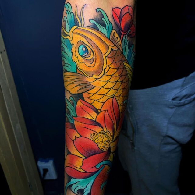 Tatuagem colorida no braço