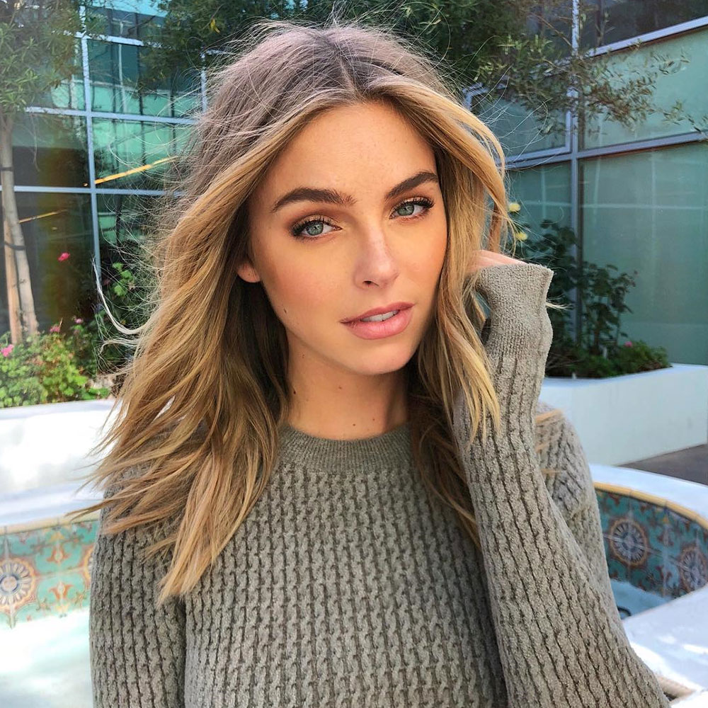 Who Is Elizabeth Turner? Age, Instagram, Boyfriends, Net Worth & Photos