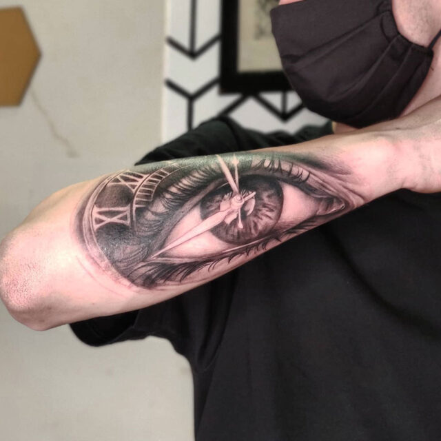 Tatuagem de olho no braço