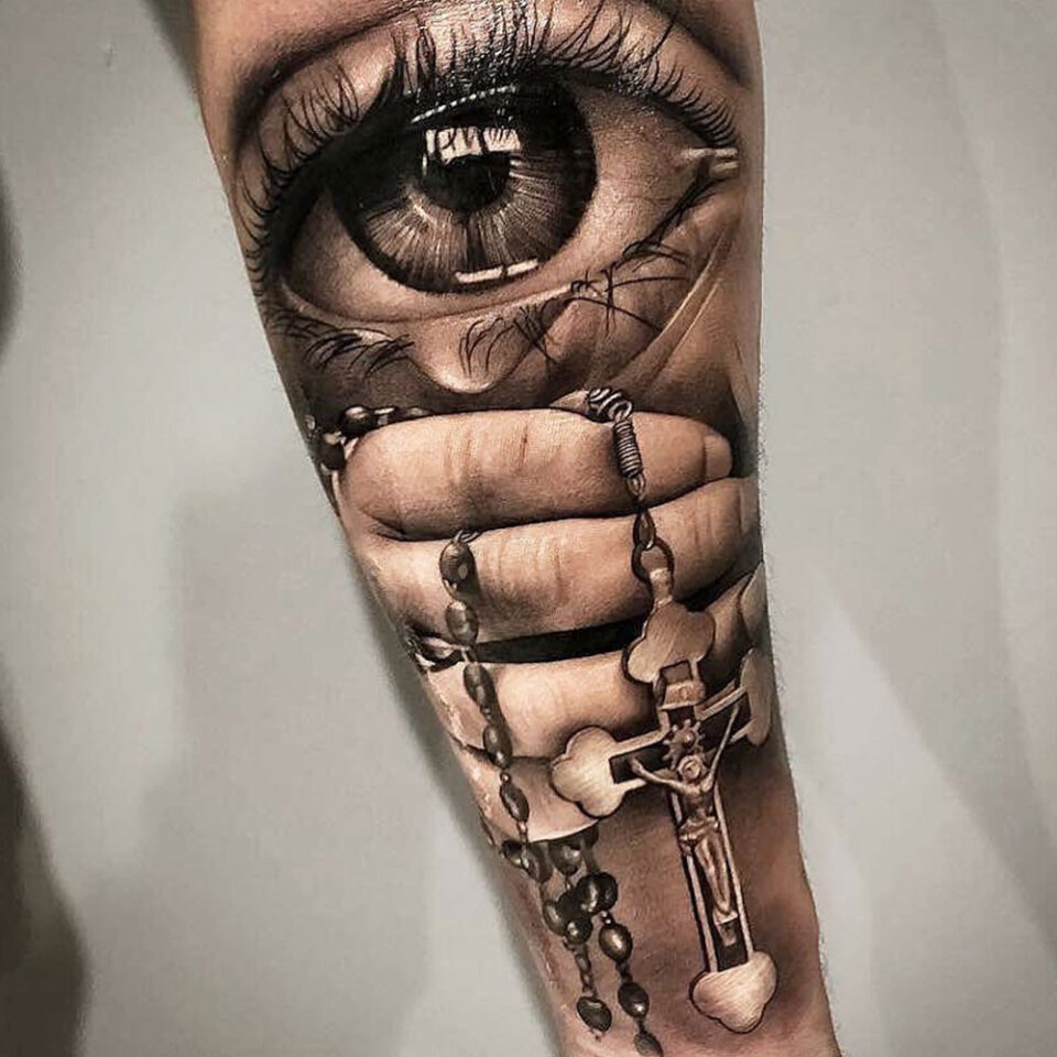 Eye Cross Tattoo Source @artisticendeavorsem.morris33 via Instagram
