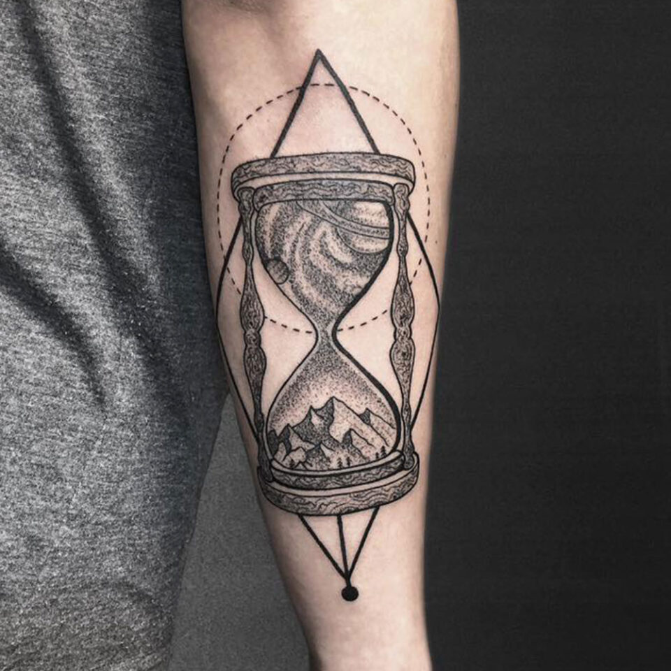 Hourglass Tattoo Source @ilkimkoctattooer via Instagram