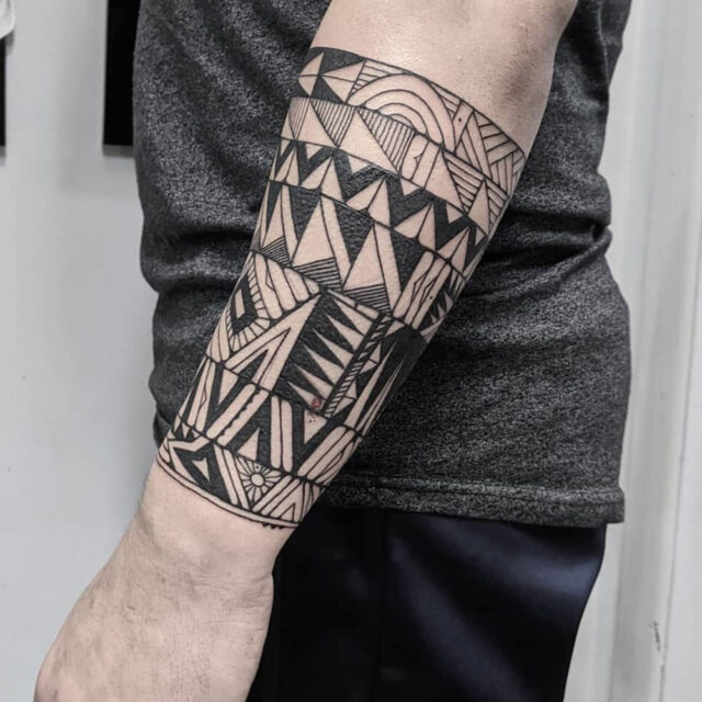 Tatuagem no braço inferior
