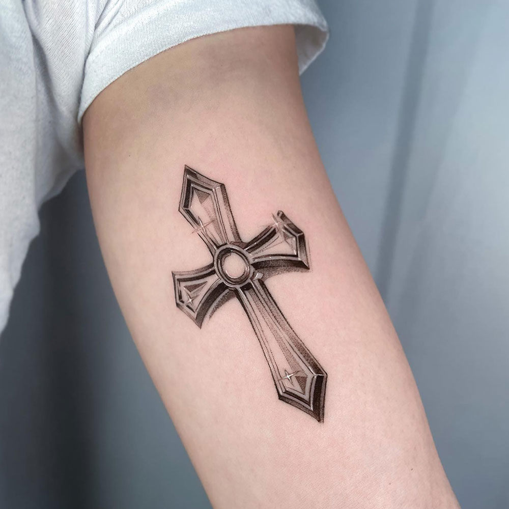 Minimalist Cross Tattoo Source @leyem via Instagram