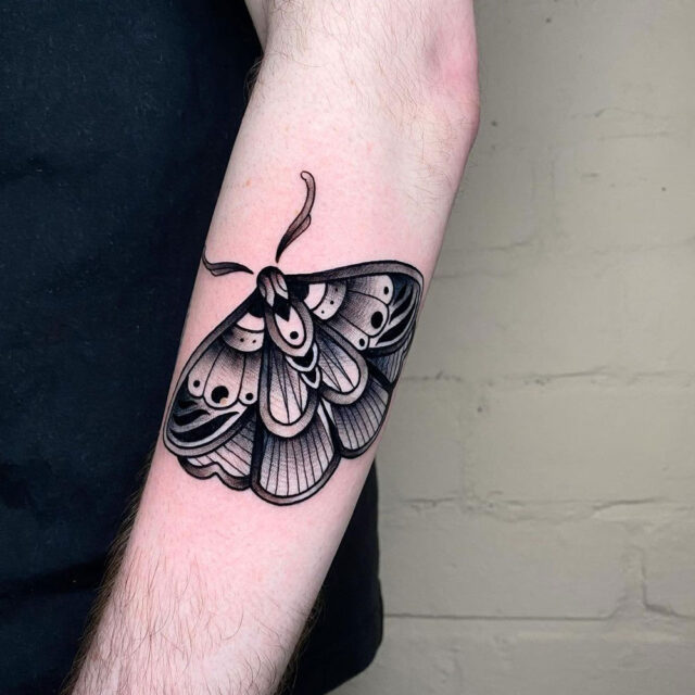 Tatuagem de braço de mariposa
