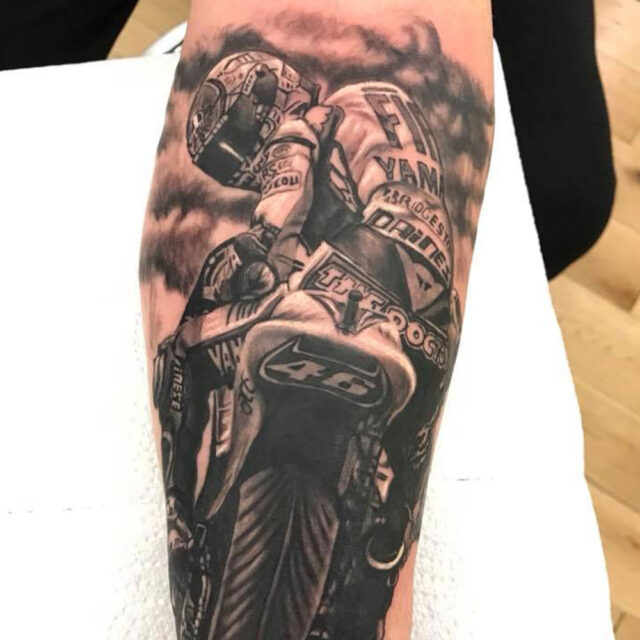 tatuagem de braço de moto