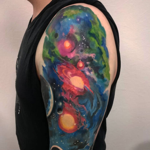 Tatuagem de braço planetário