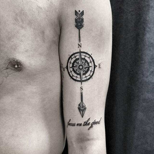 Tatuagem simples no braço