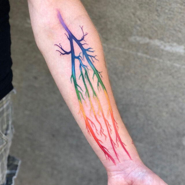Tatuagem de veia no braço