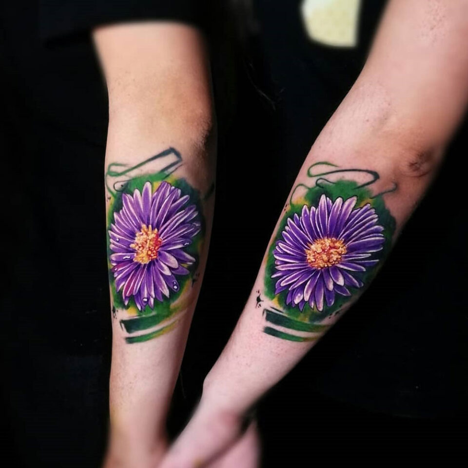 Aster floral tattoo sourced via IG @hannertorres