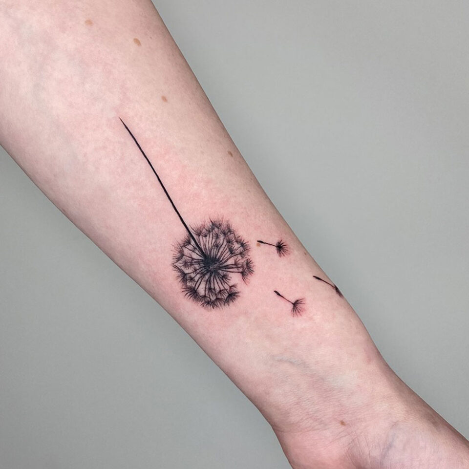 Dandelion floral tattoo sourced via IG @edding_tattoo
