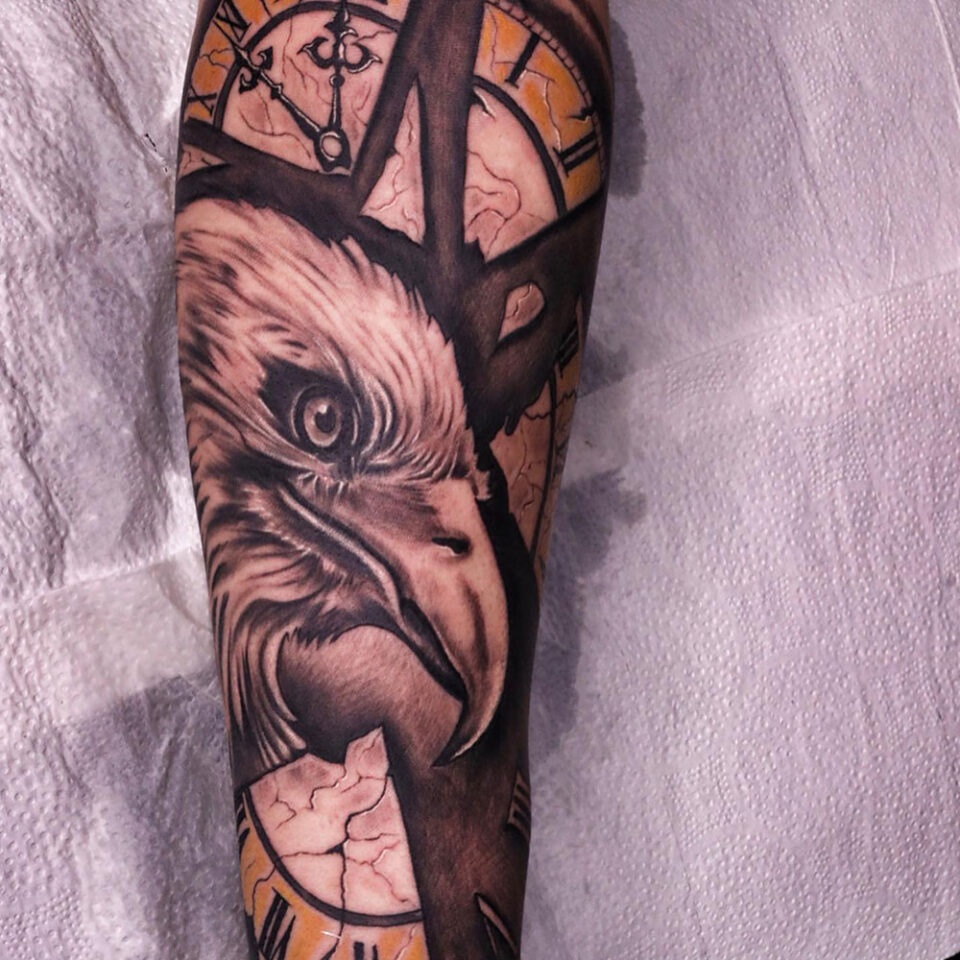 Eagle tattoo with a Clock Source @kamzinkzonetattoos via Instagram