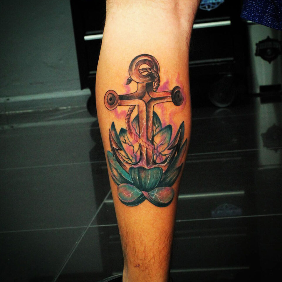 Floral anchor tattoo sourced via IG @26abel