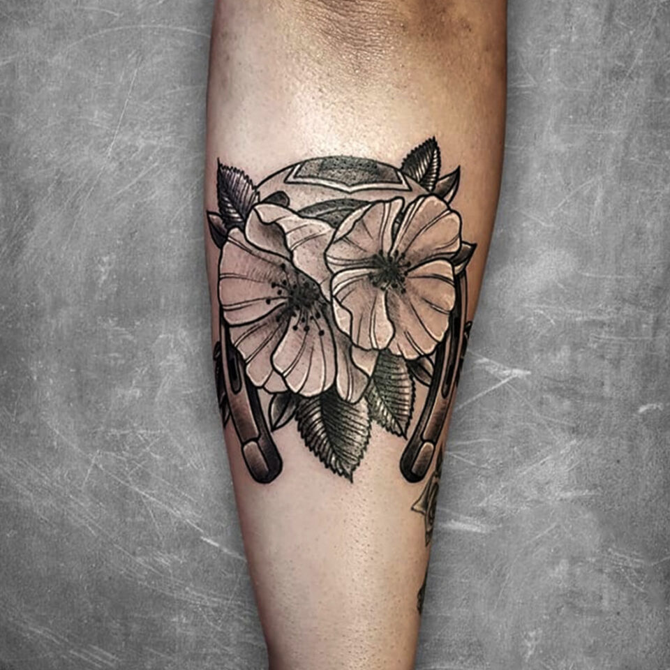 Floral horseshoe tattoo sourced via IG @tattoosnewink