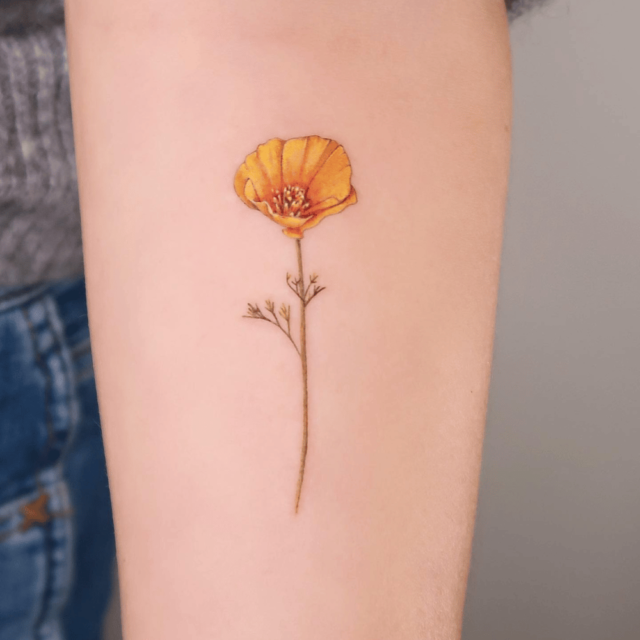 Fonte de tatuagem de flor simples @alissajungink via Instagram