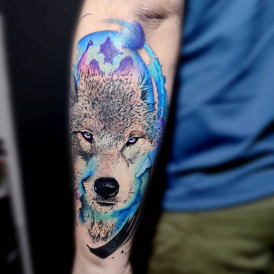 Stylized Wolf Tattoo Source @andrea_tarta via Instagram