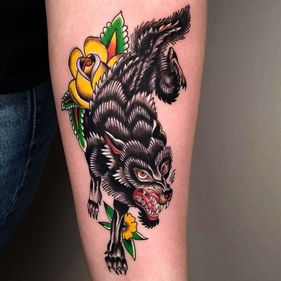 Traditional Wolf Tattoo Source Studioet Tattoo - Molde via Facebook