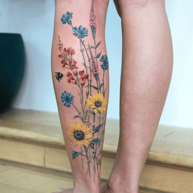 Fonte de tatuagem de flores silvestres @picsola via Instagram