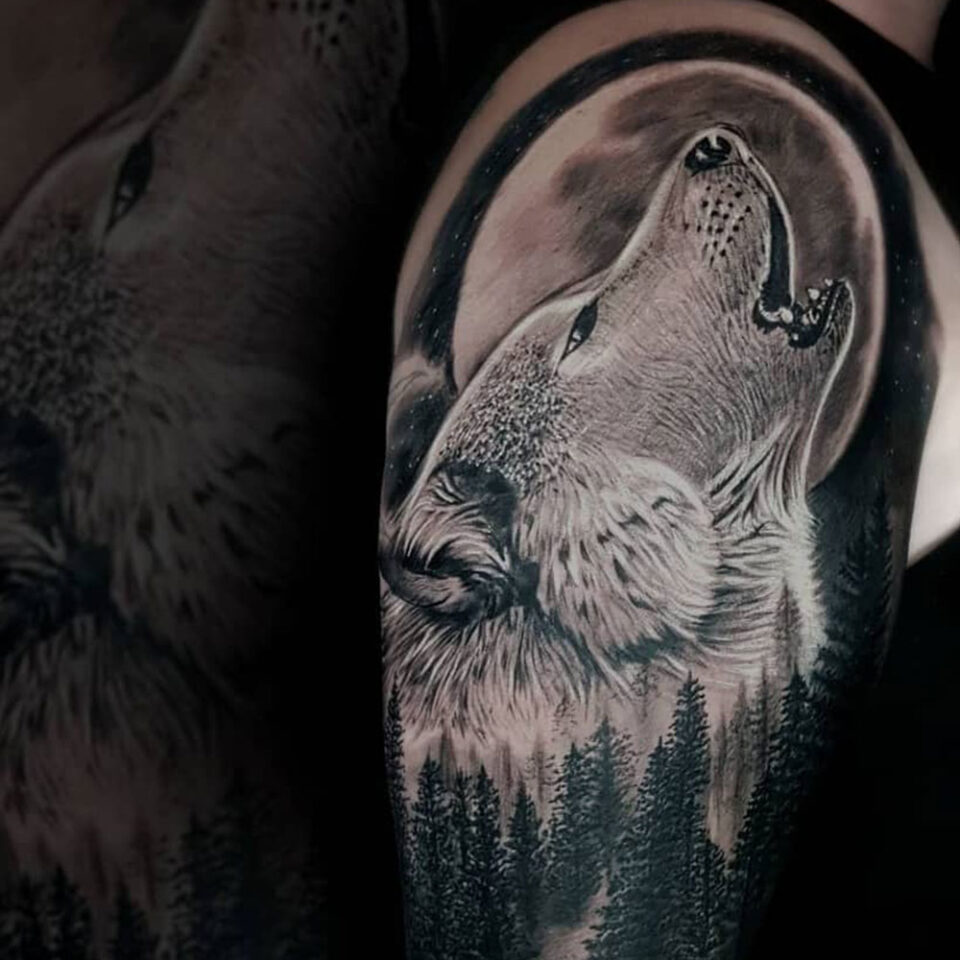 Wolf Howling at the moon Source @twogunstattoo_bali via Instagram