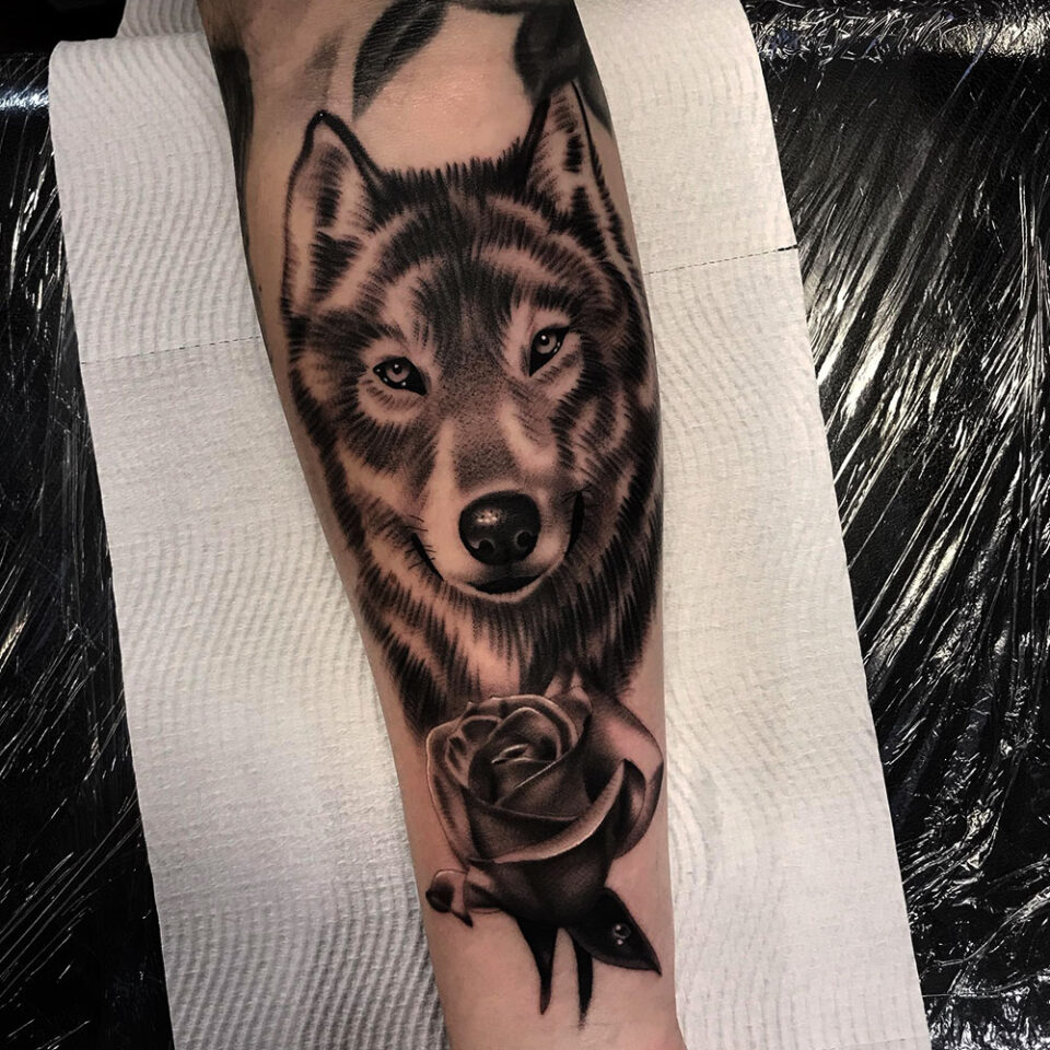 Wolf with roses tattoo Source @chris.m_tattoos via Instagram