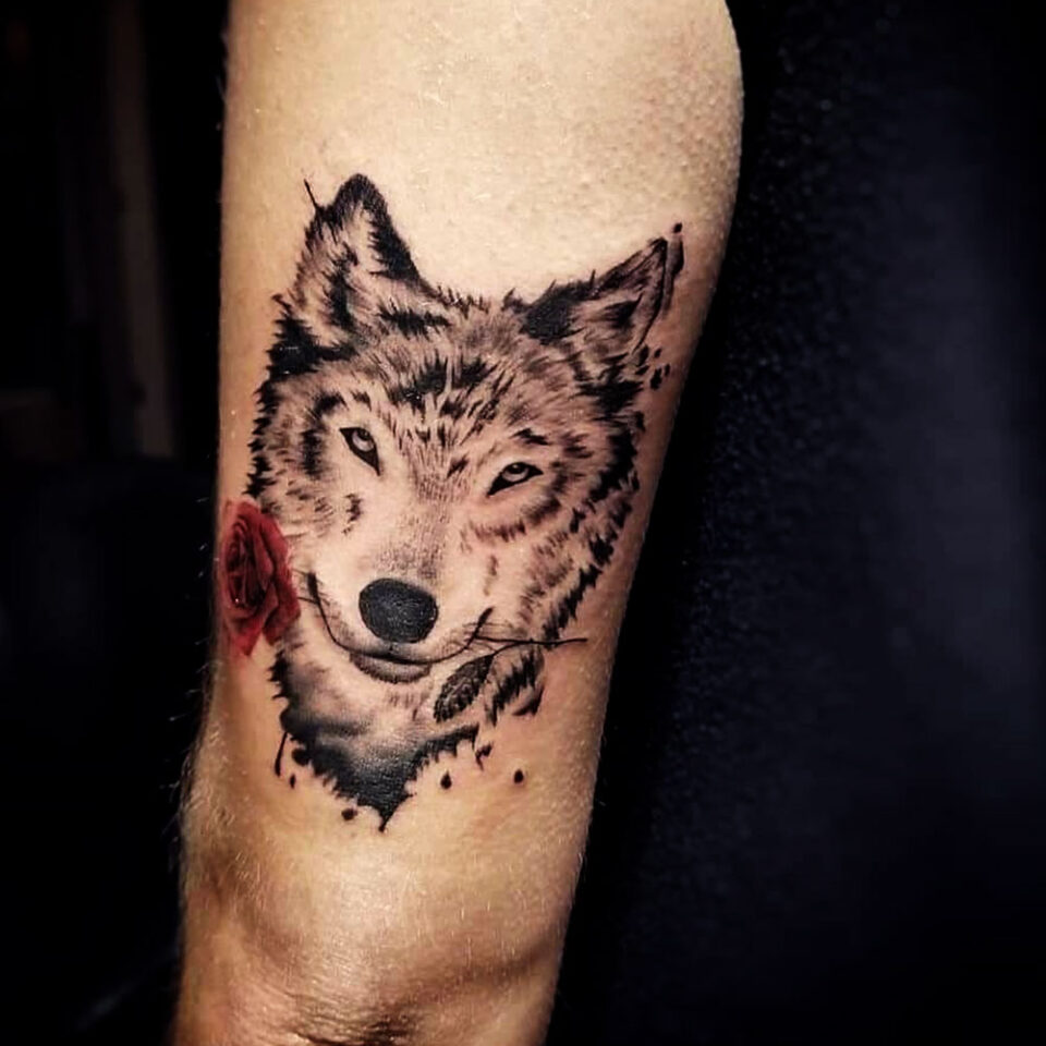 Wolf with roses tattoo Source @methodtattoo via Instagram