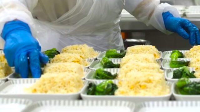 7,000 Omelettes A Day: Singapore Airline’s Secret Formula For Keeping Passengers Fed