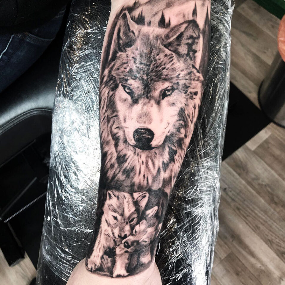 wolf and cub tattoo Source @king.arthur.j via Instagram