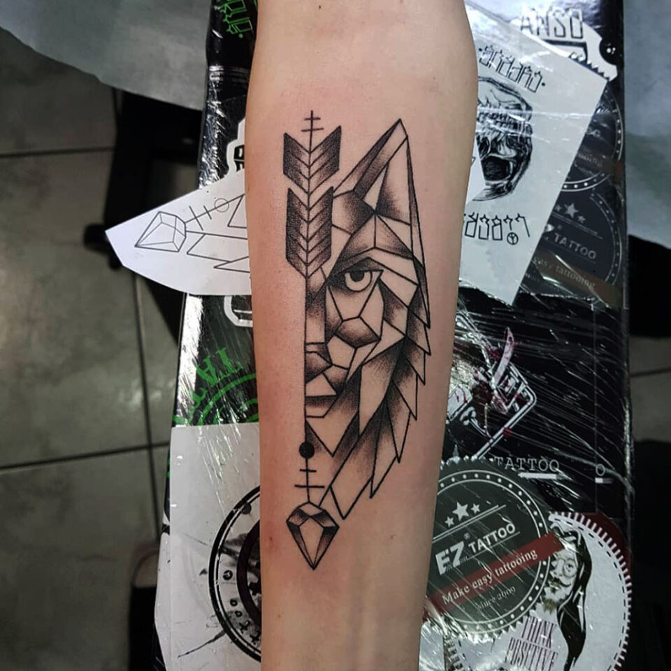 wolf with arrow tattoo Source @liberta_tattoo via Instagram
