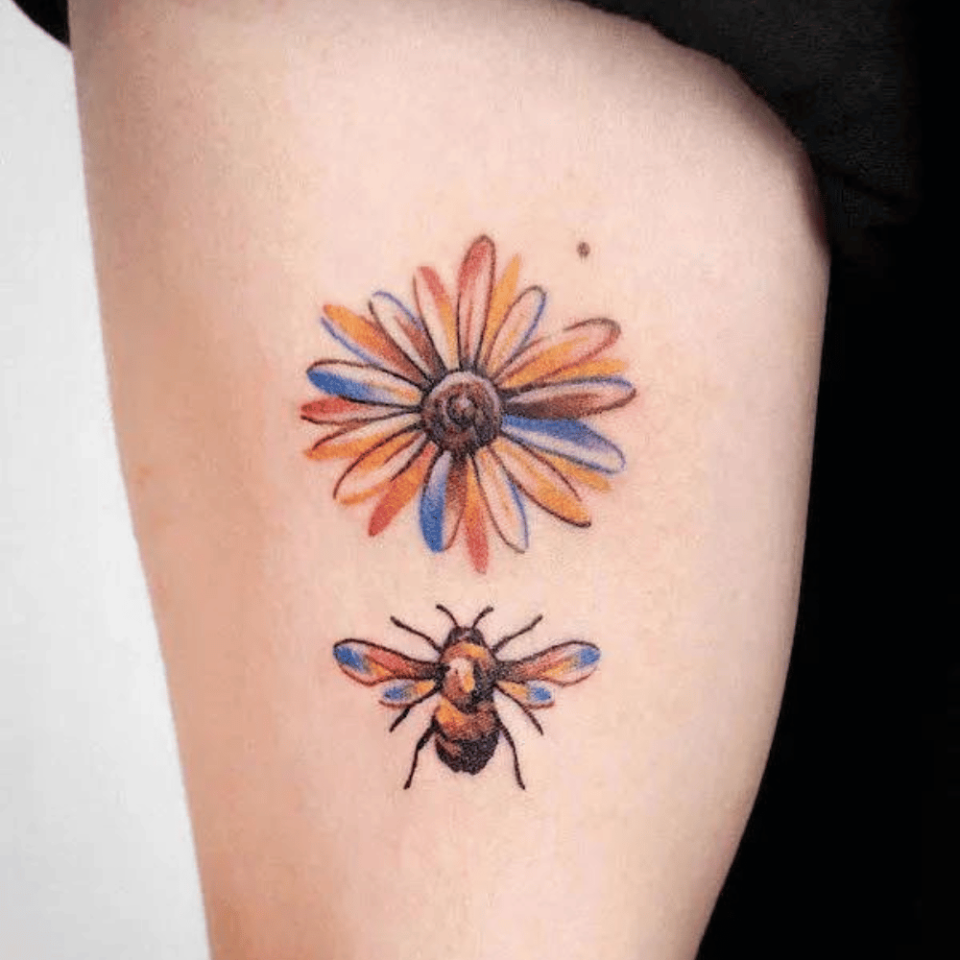 Bee With a Daisy Flower Tattoo Source: @eden_tattoo_ via Instagram
