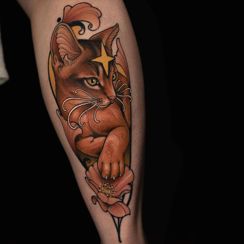 Fonte de tatuagem de gato abissínio para animais de estimação @krishtattoo via Instagram