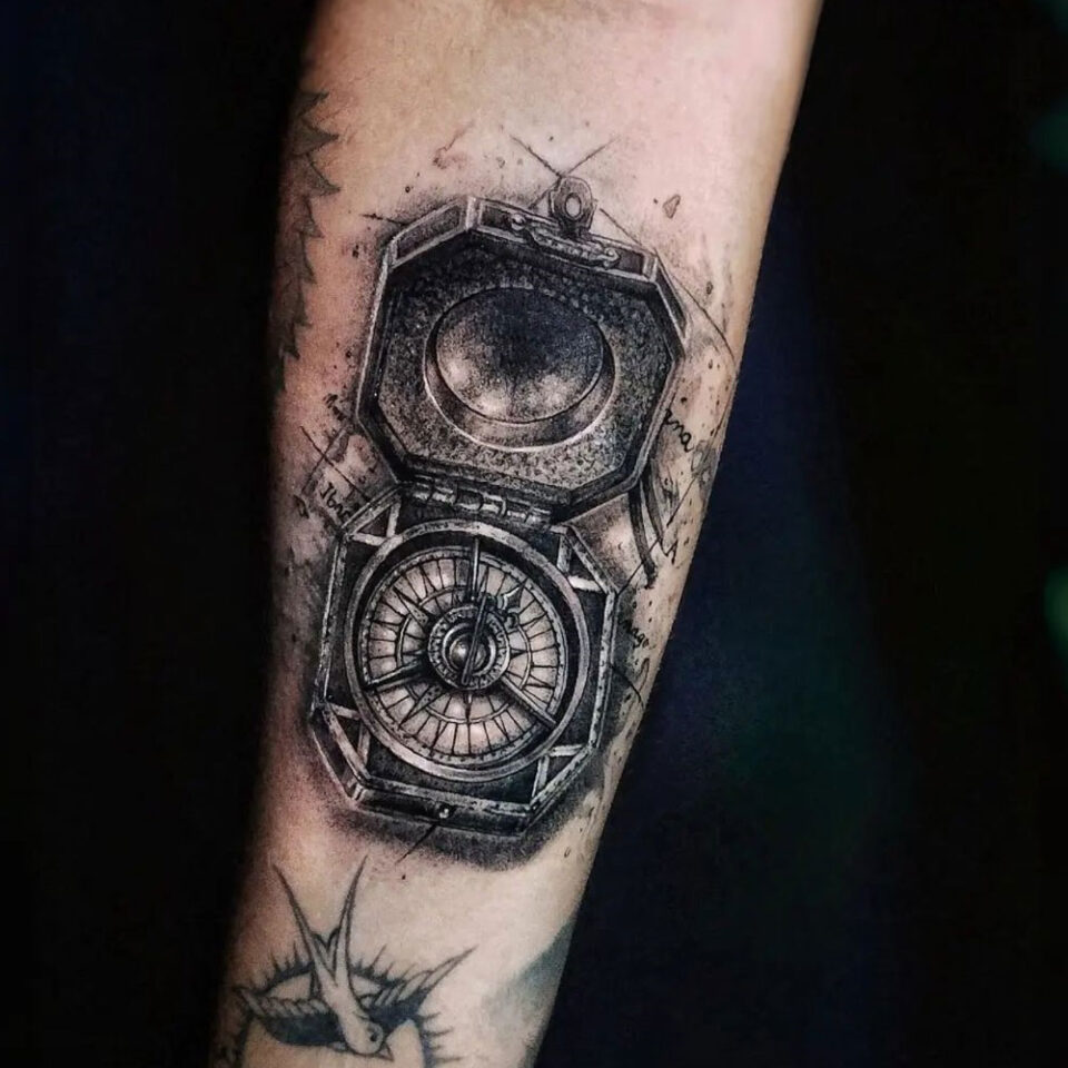 Antique compass tattoo Source @adrian.armas.148116 via Instagram