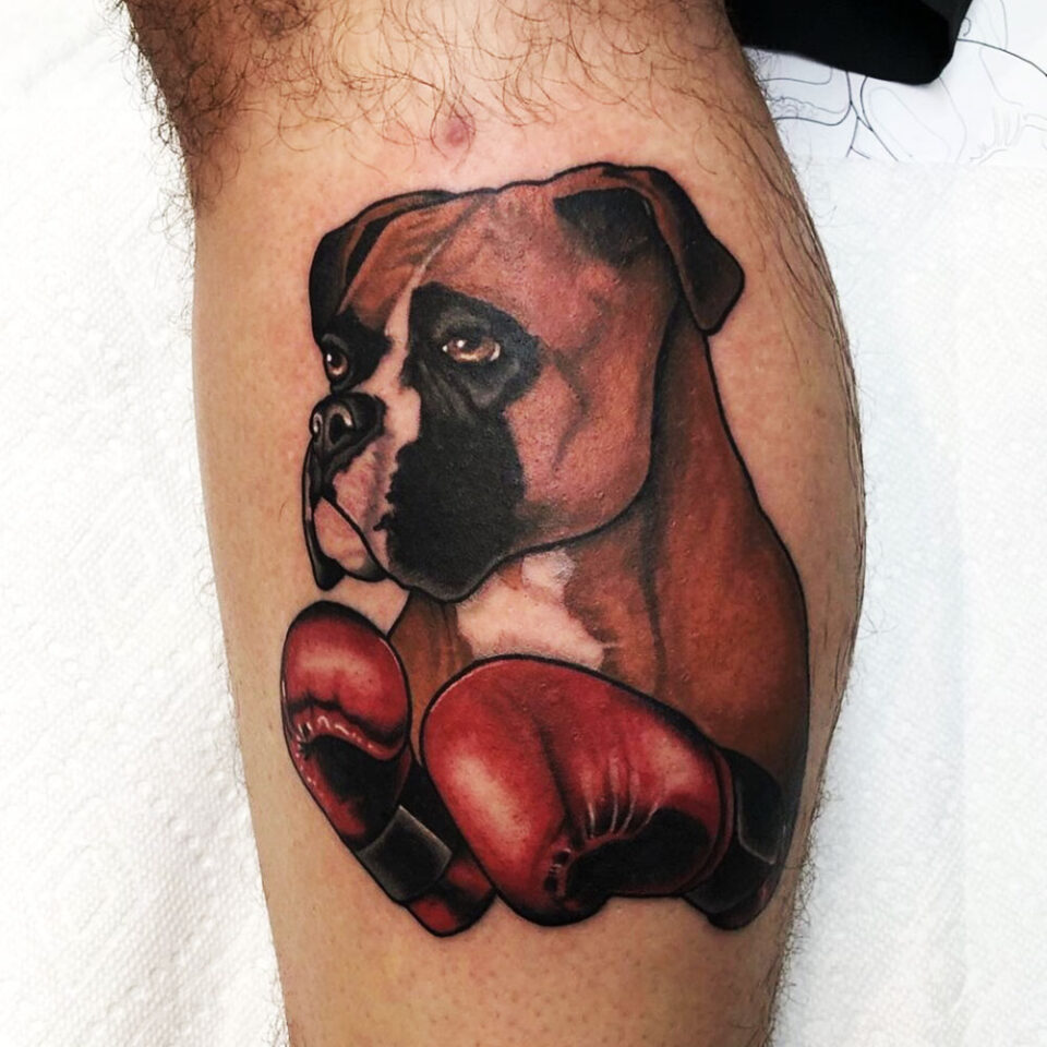 Boxer em um ringue de boxe tatuagem de animal de estimação Fonte @anthony_pereira_ via Instagram