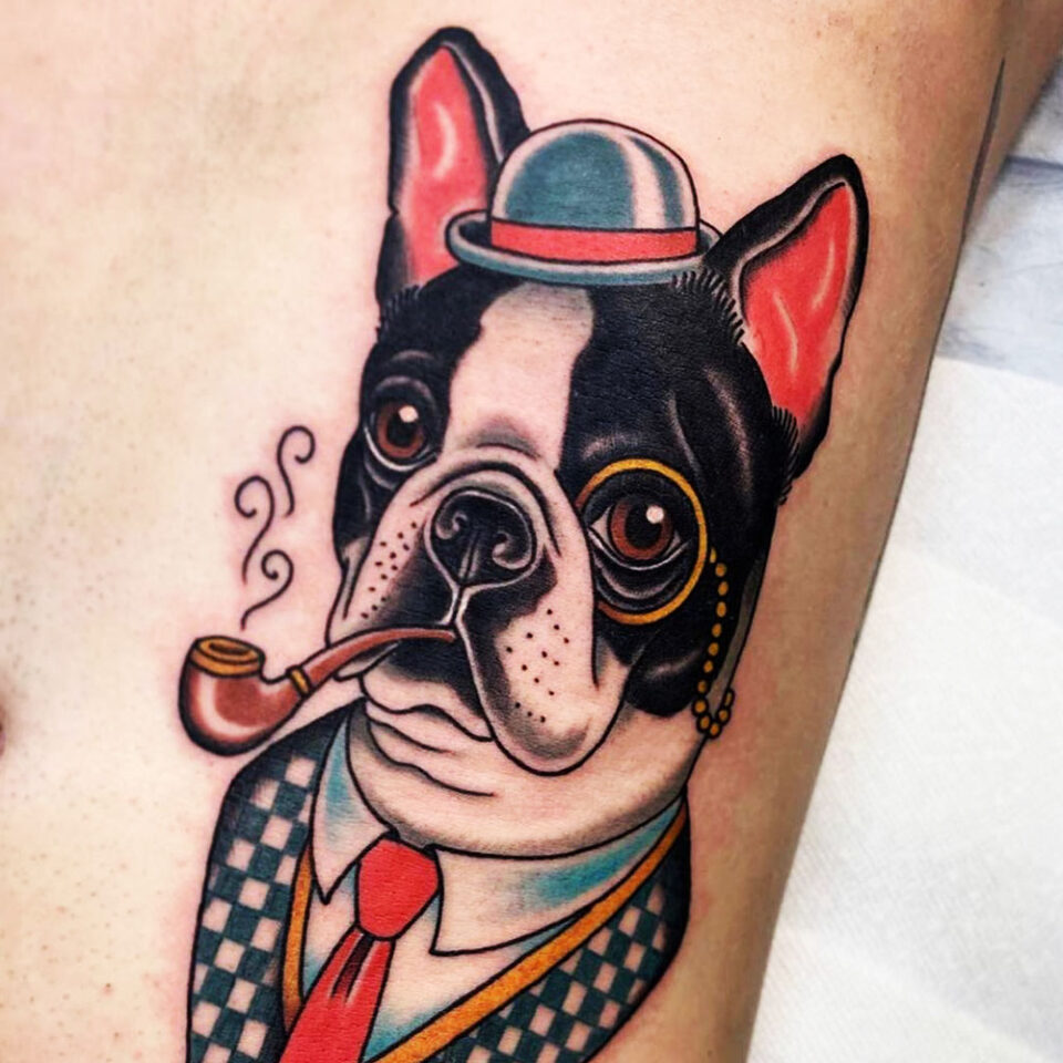 Bulldog com Monóculo e Cartola Pet Tattoo Fonte @dennisdurantattoo via Instagram