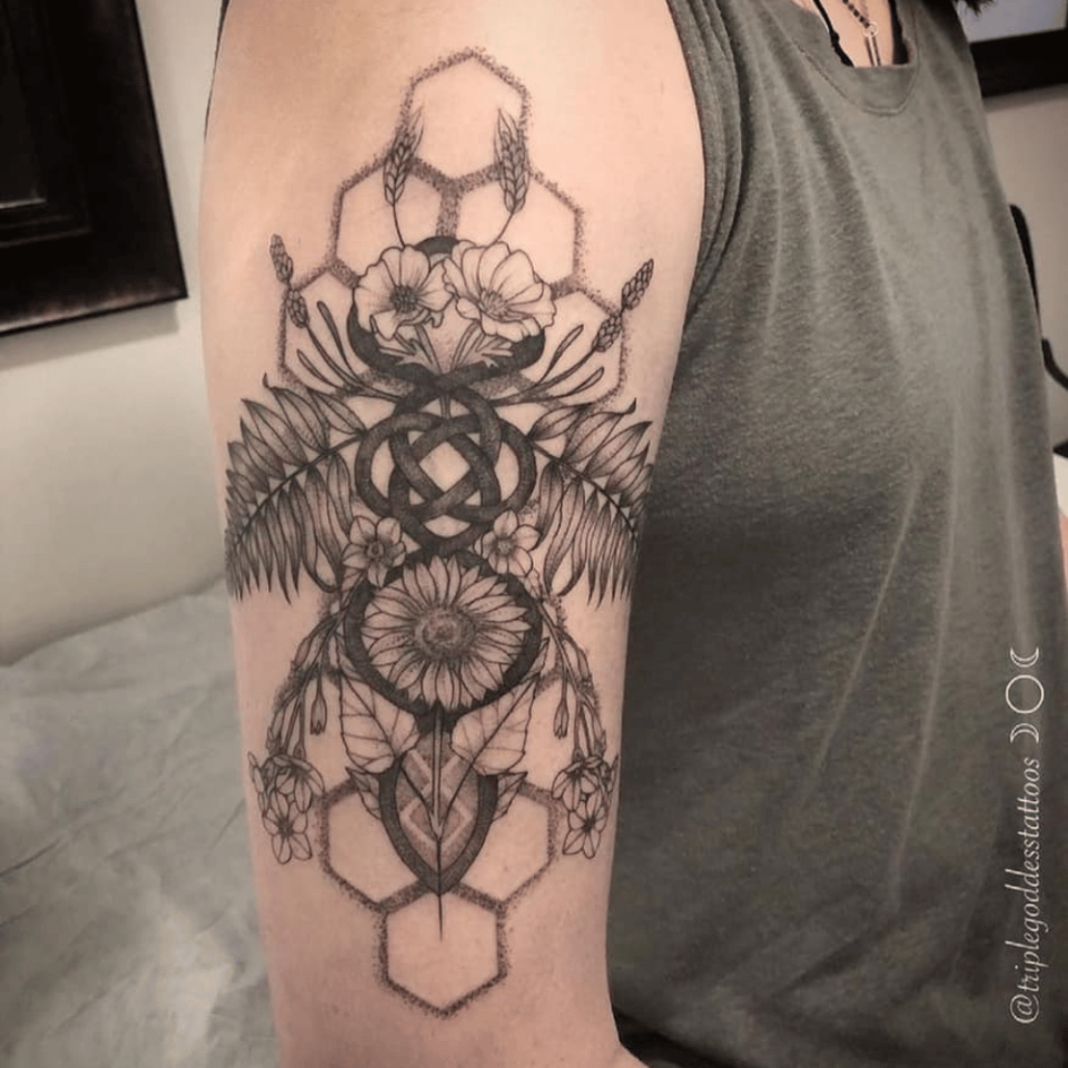 Celtic Knot Bee Tattoo Source @PaperCraneStudio via Facebook