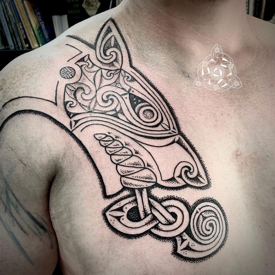 Fonte de tatuagem de animal de estimação Celtic Knot Dog @sacred_knot_tattoo via Instagram