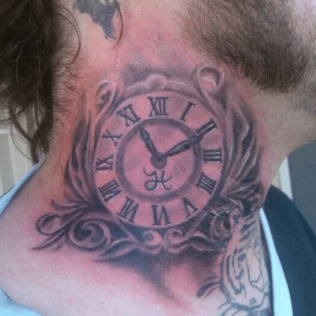 Fonte de tatuagem de pescoço de relógio de bolso mecânico@Jason Begay