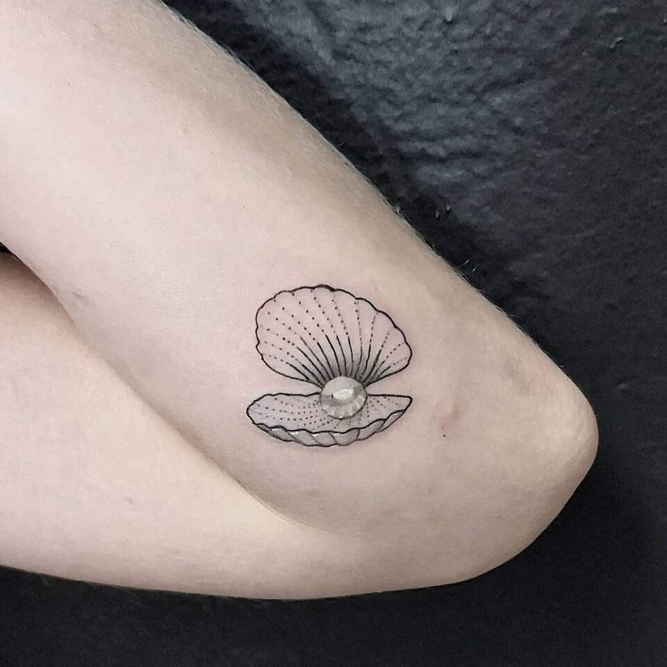 Cultured Pearl Portrait Tattoo Source @brushwork.tattoo via Instagram