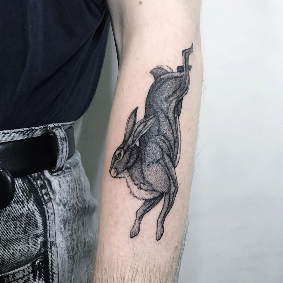 Fonte de tatuagem de coelho gigante flamengo @edtaemets Instagram