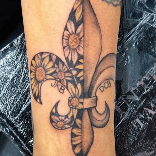 Fonte de tatuagem de flor de lis com girassol askideas.com
