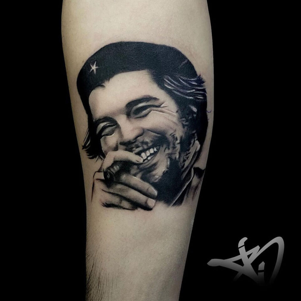 Iconic revolutionist portrait tattoo Source @barantattooart via Instagram