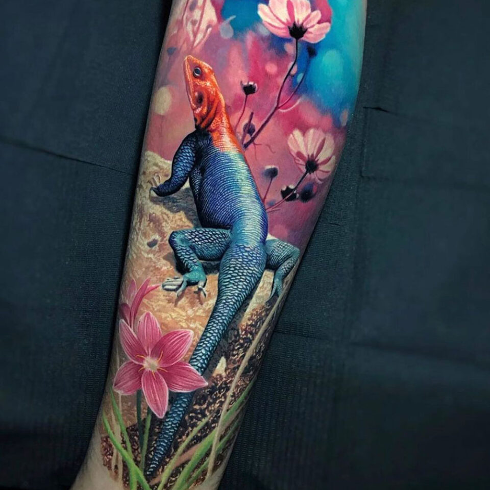 Fonte de tatuagem de lagarto em uma pedra de estimação @emersonp via Instagram